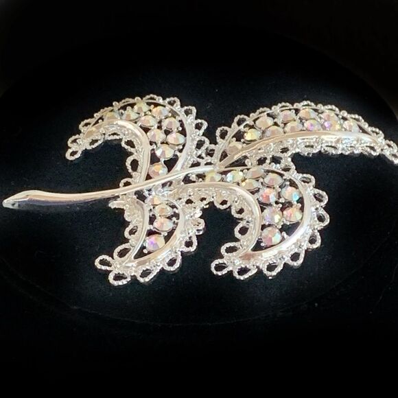 Emmons vintage ab rhinestone filagree leaf earrings and  matching pin set mint - Picture 8 of 16